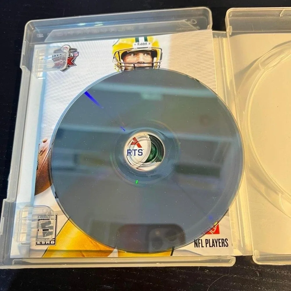 Madden NFL 09 PlayStation 3 PS3 EA Sports Football Game Brett Favre Cover